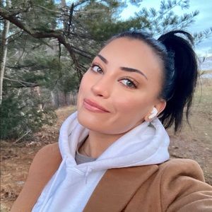 Meet your Posher, Cici